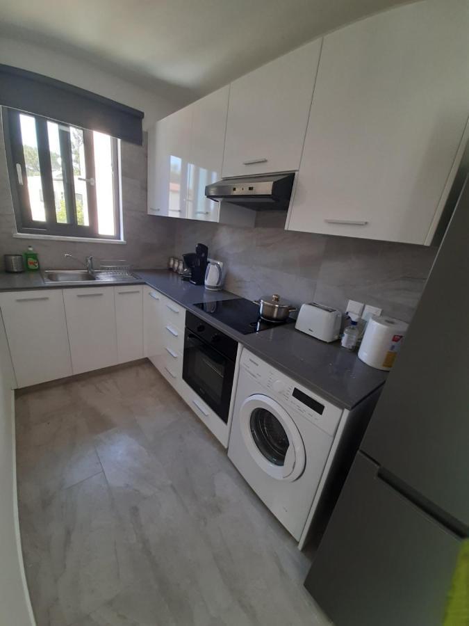 Kato Paphos 1Br Near Paphos Harbour/Beach/Sea Bagian luar foto